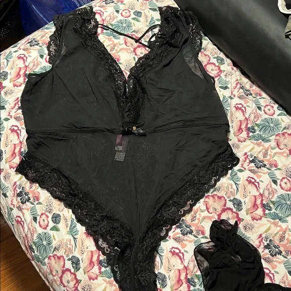 Adore Me Bundle. - Picture 2 of 3